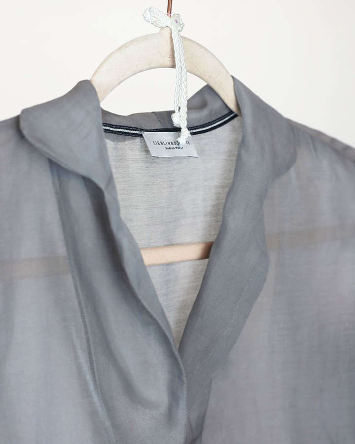 Bluse aus Baumwolle / Voile mit Reverskragen, Lederbund, greige_02