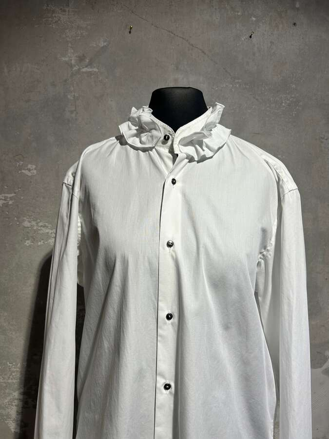 Weiße Baumwollbluse mit Rüschenkragen