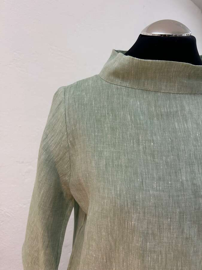 Bluse mit Stehkragen in grasgrün_02