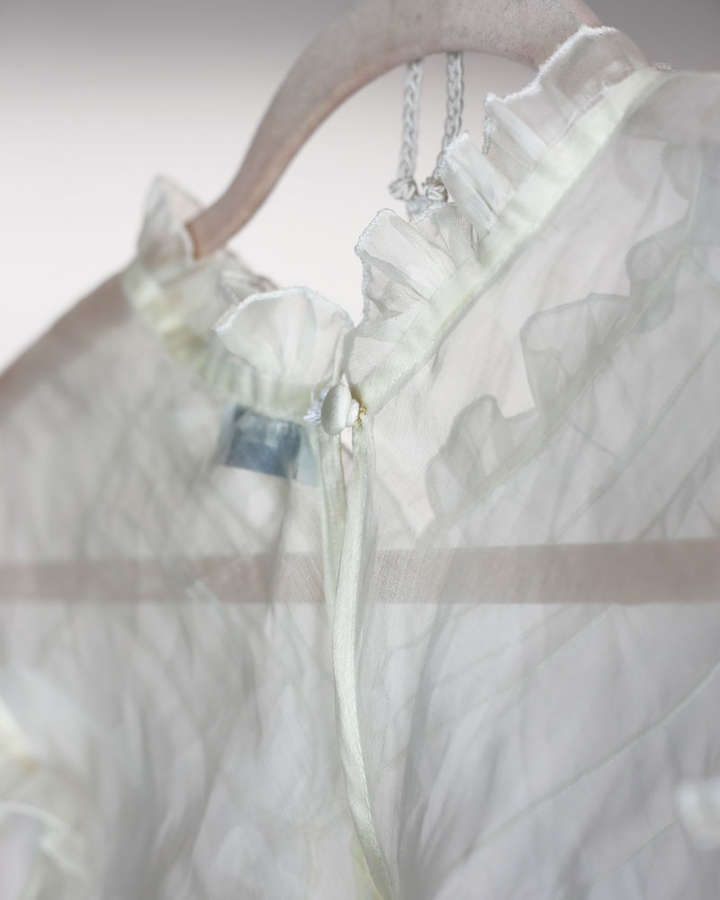 Bluse, Dirndlbluse Organza / Seide, hochgeschlossen, cremeweiß_03