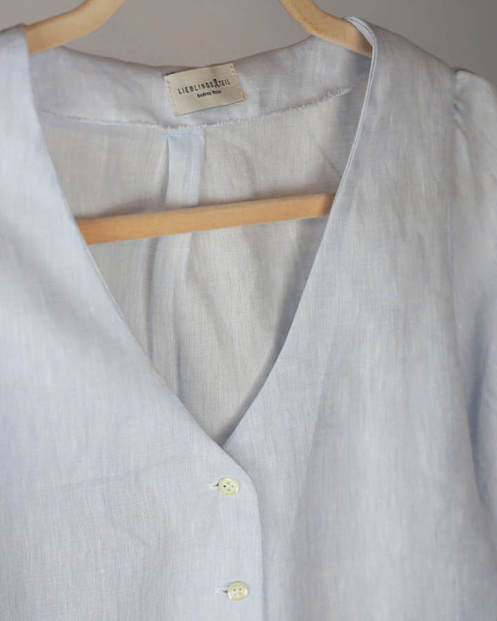 Leinenbluse, V-Ausschnitt, geknöpft, hellblau_02