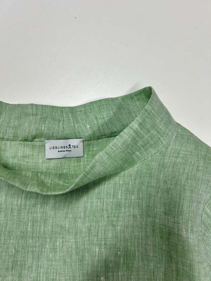 Bluse mit Stehkragen in grasgrün_01