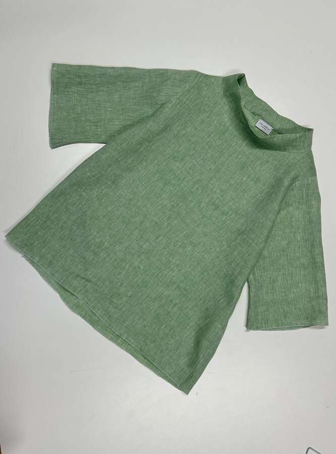 Bluse mit Stehkragen in grasgrün_03