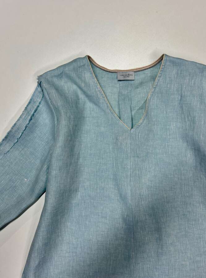 Blusenshirt V-Auschnitt in himmelblau_03