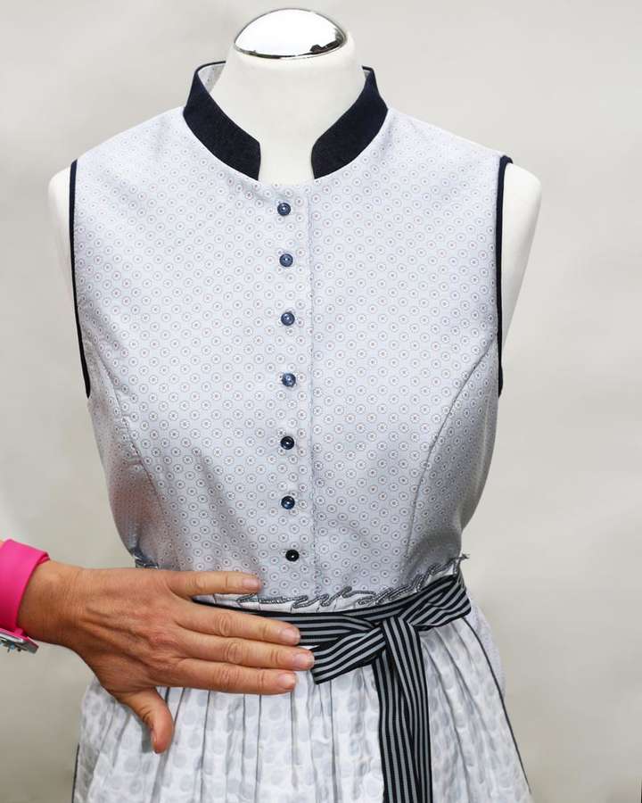 Dirndl Seide hochgeschlossen_03