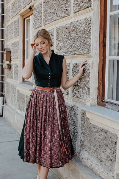 Schalkragen Dirndl mit Schürze, grün mit Blumen und maurisches Muster_02