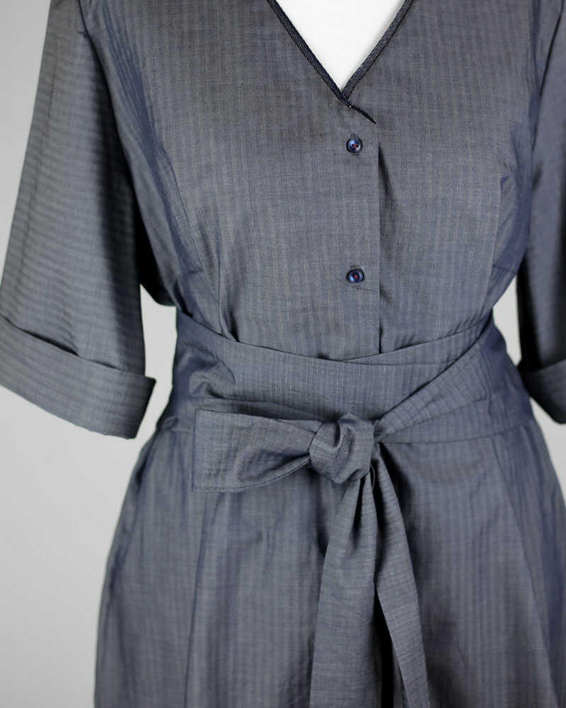 Baumwollkleid in Heringbonestruktur, Wickeloptik, geknöpft_02