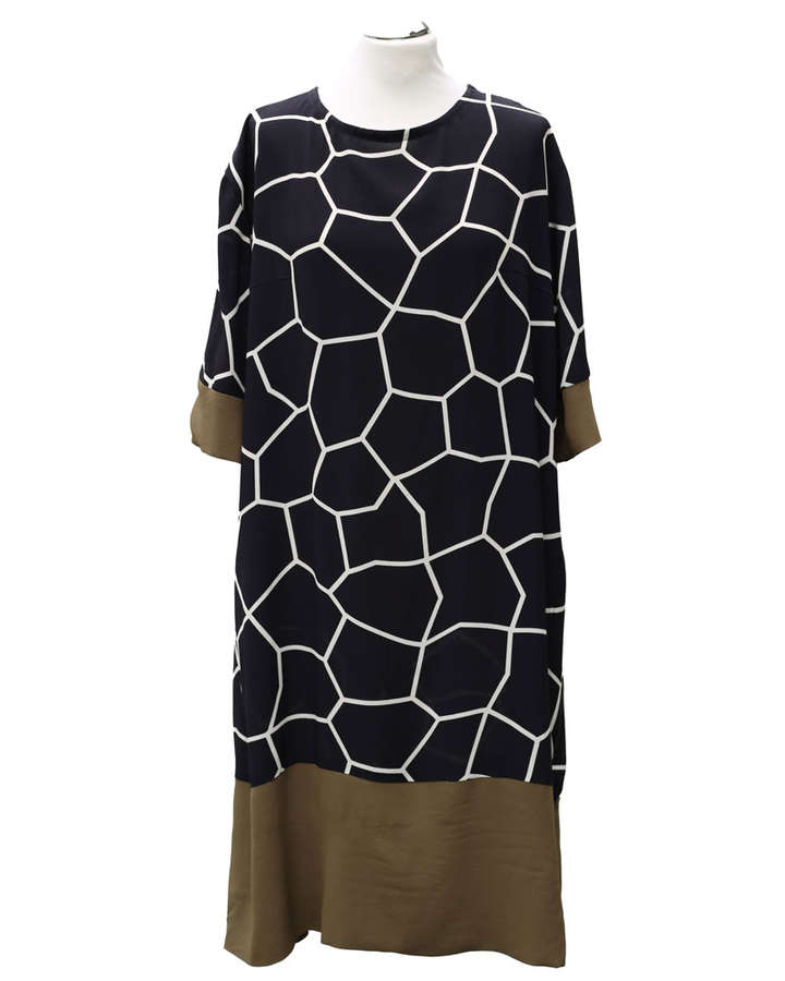 Kleid mit Giraffenmuster und khakifarbener Blende