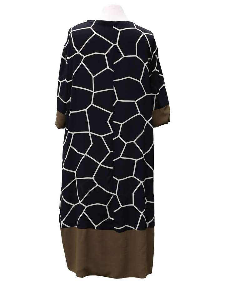 Kleid mit Giraffenmuster und khakifarbener Blende_03