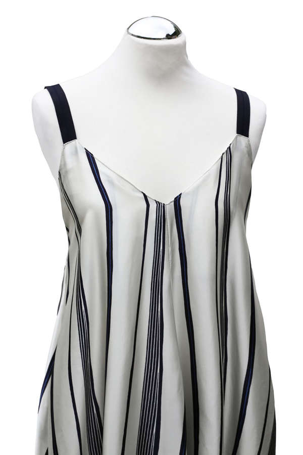 Kleid mit Streifen und Spaghettiträgern_01