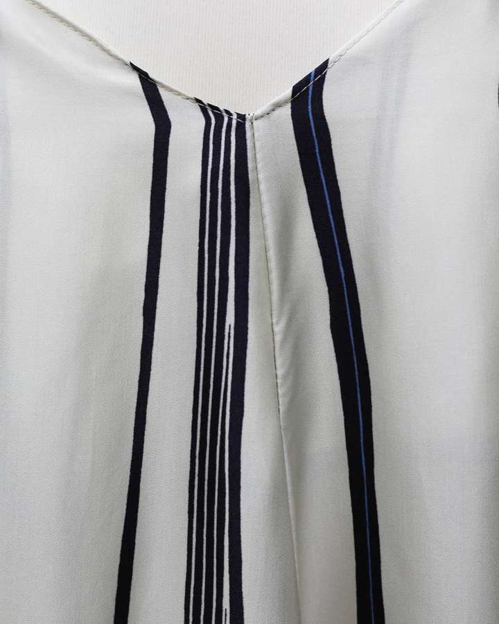 Kleid mit Streifen und Spaghettiträgern_02