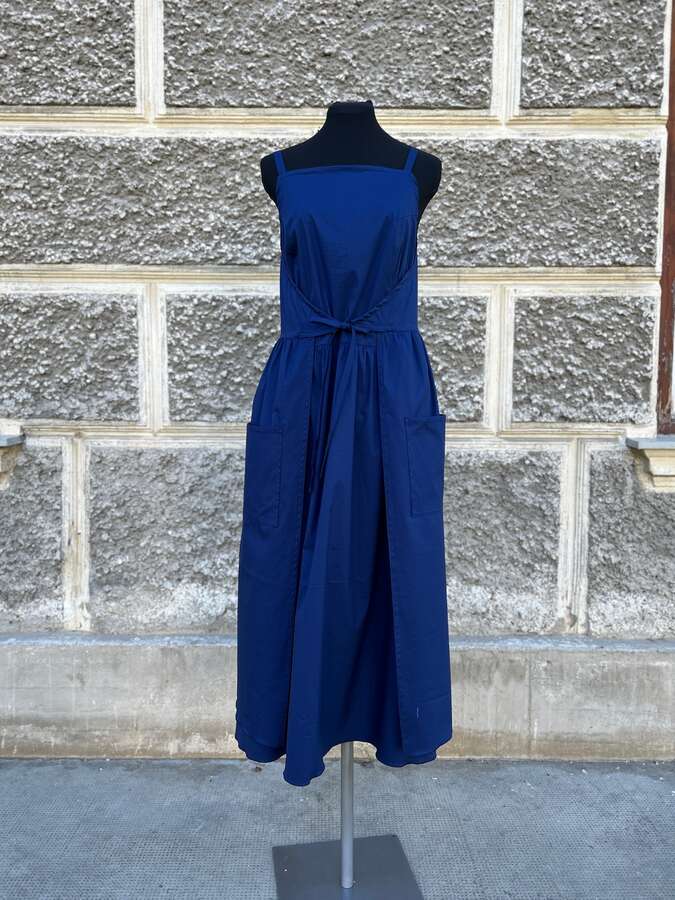 Kleid aus Sommerpoplin zum vorne und hinten binden