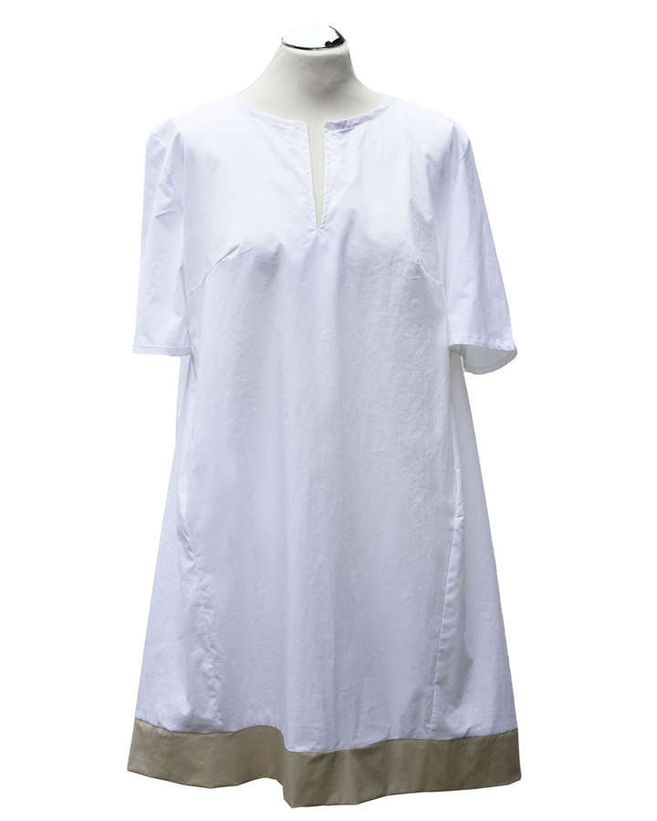 Kleid mit V Ausschnitt und Falten im Rückteil