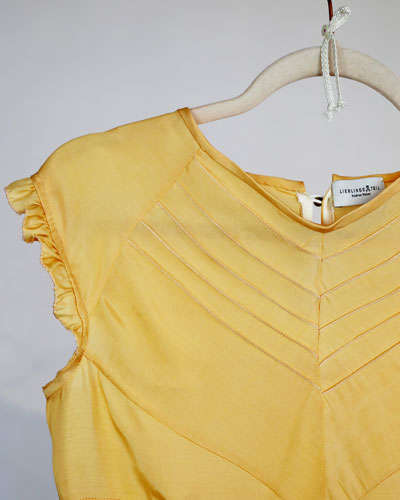 Bluse / Dirndlbluse mit Rüschen, hochgeschlossen, sonnengelb_01