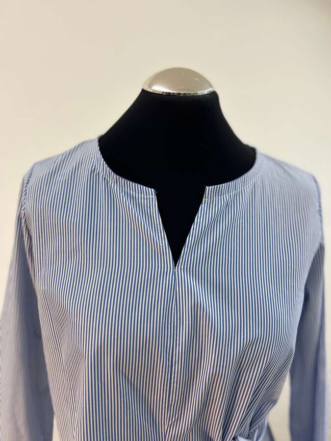 Gestreifte Baumwollbluse mit Bindegürtel bl_01