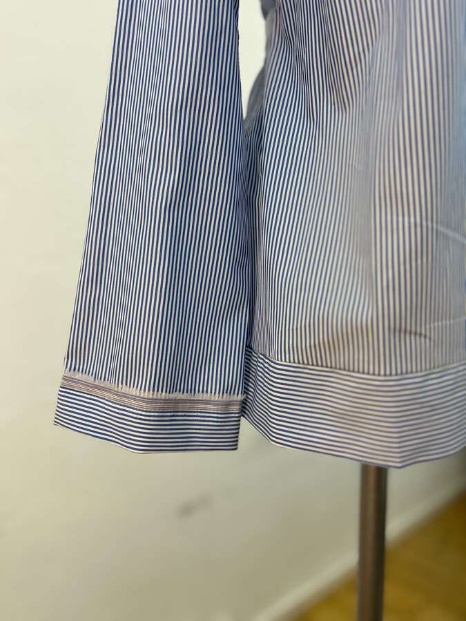 Gestreifte Baumwollbluse mit Bindegürtel bl_02