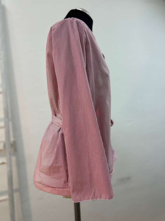 Gestreifte Baumwollbluse mit Bindegürtel_02