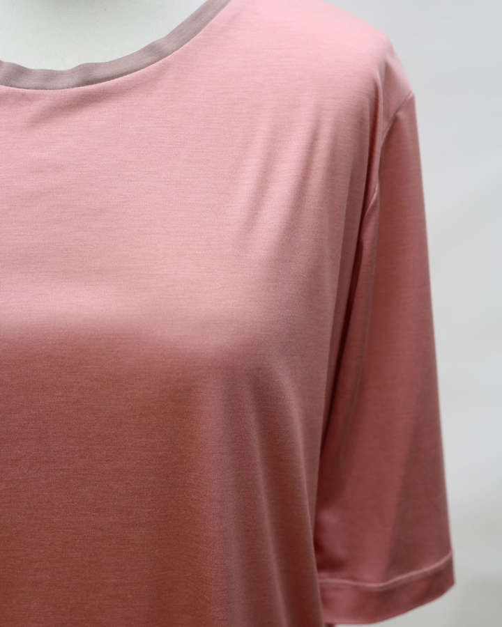 T-Shirt aus Makosatin-Baumwolle in apricot_03