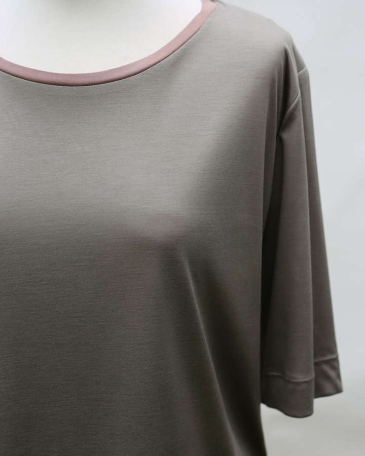 T-Shirt aus Makosatin-Baumwolle in schiefergrün_02