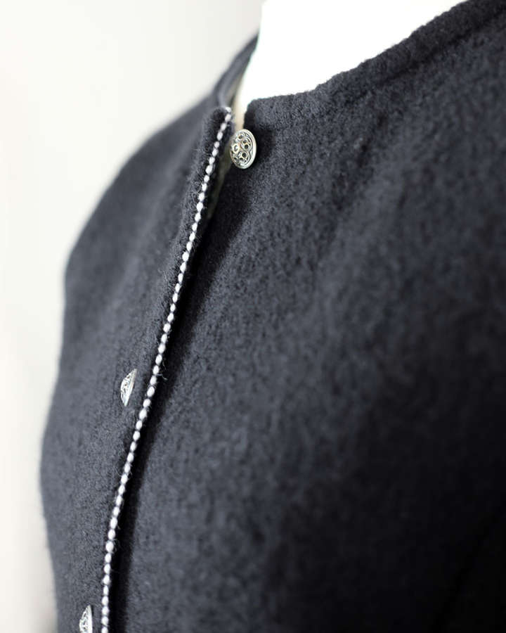 Walkjacke aus reiner Wolle mit Taschen und Schößchen, schwarz_01