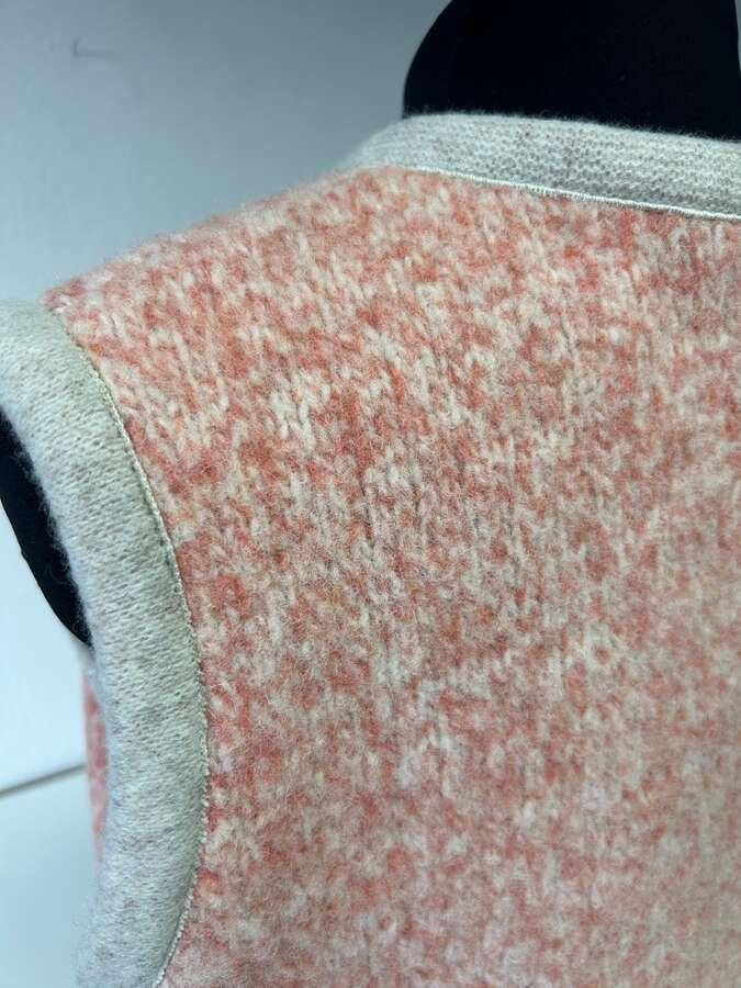 Strickweste apricot mit Knöpfen_02