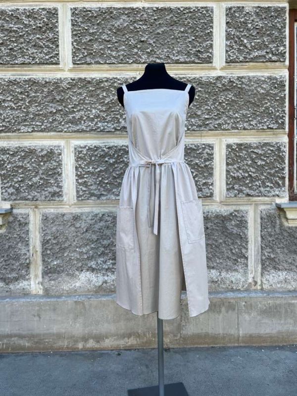 Kleid aus Sommerpoplin  in sand