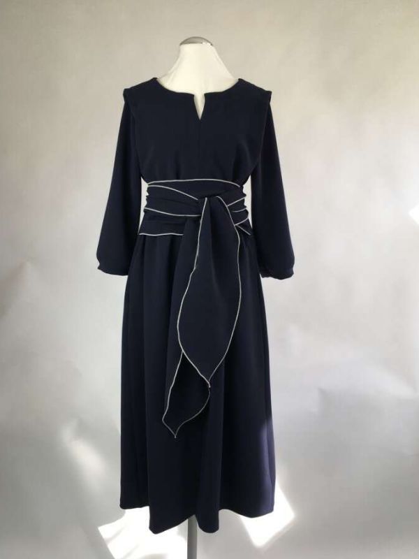 Wickelkleid in dunkelblauem Viskose Crepe