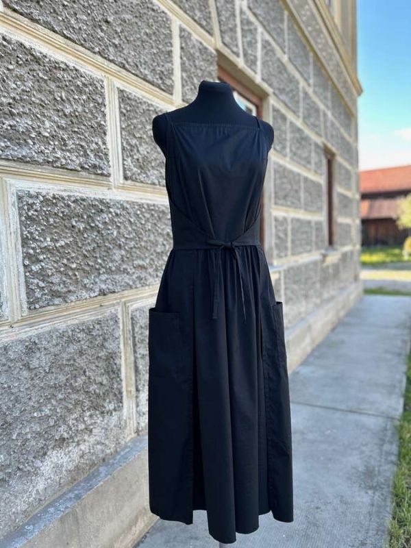 Kleid aus Sommerpoplin zum vorne und hinten binden