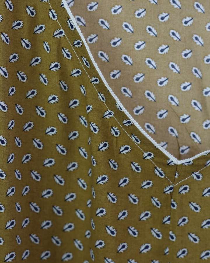 Bluse mit Federprint, Viskose, feierabendgelb_02