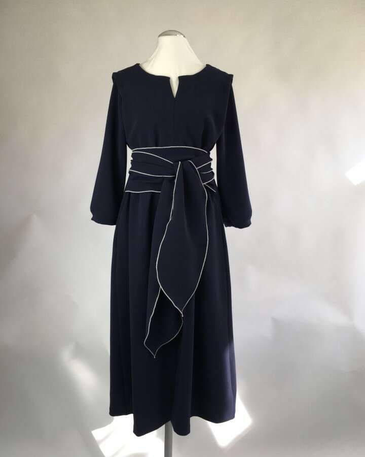 Wickelkleid in dunkelblauem Viskose Crepe