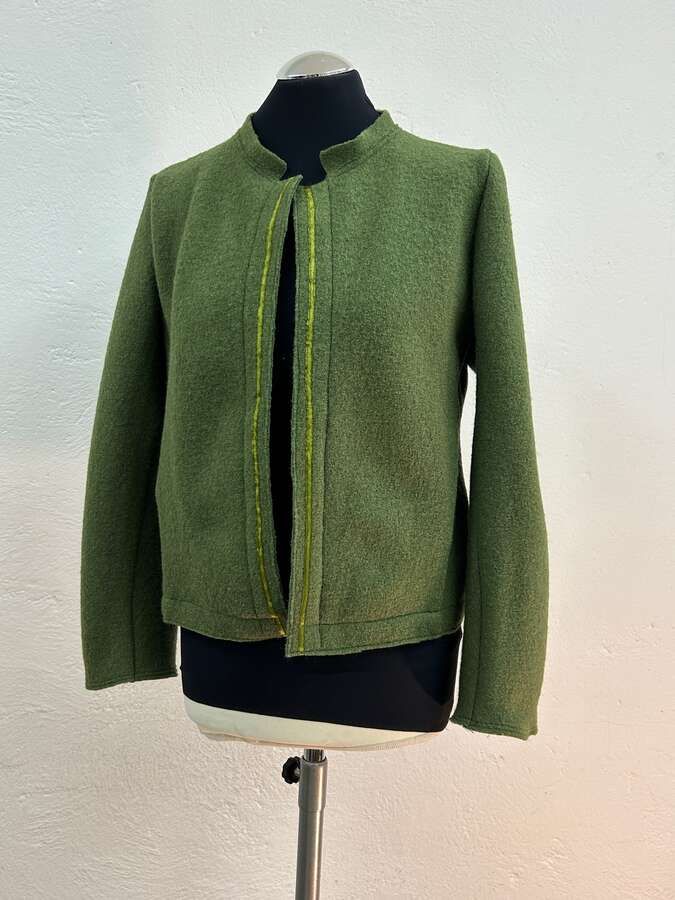 Kastige , grasgrüne Jacke in Wollwalk_02