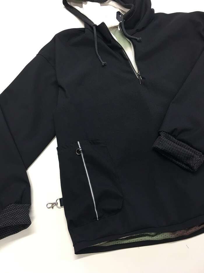 Windstopper Schlupfjacke schwarz mit Kapuze