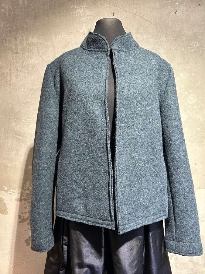 Kastige , jeansblaue Jacke in Wollwalk