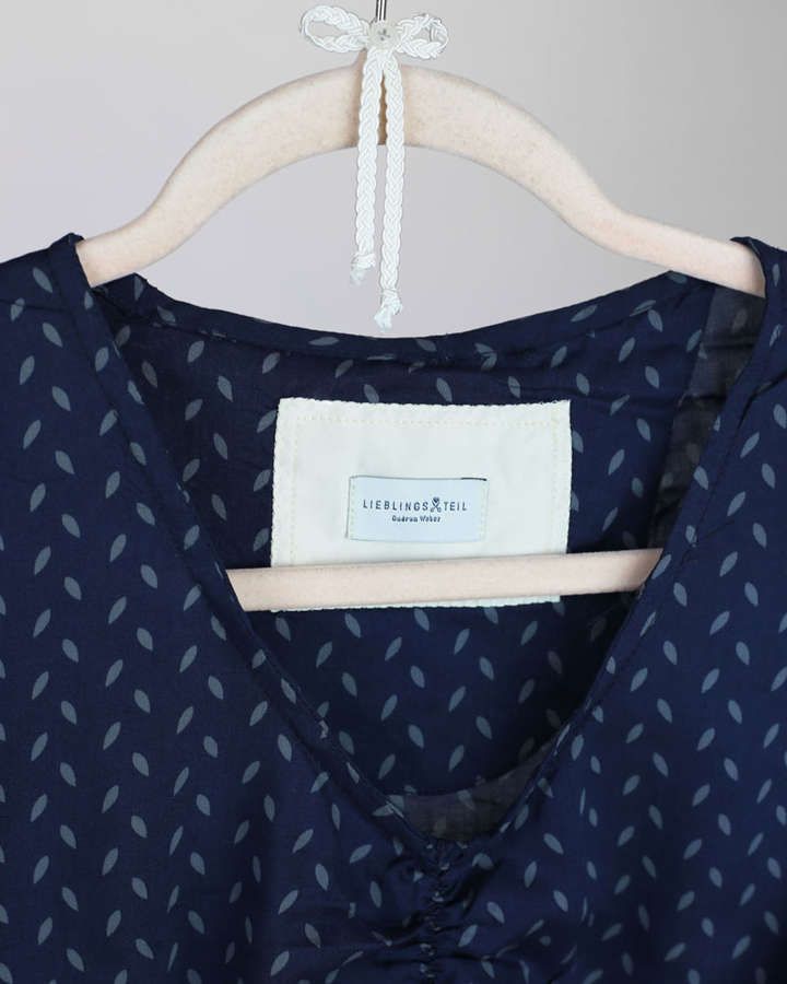 Bluse, Dirndlbluse / Seide mit Print, dunkelblau_01