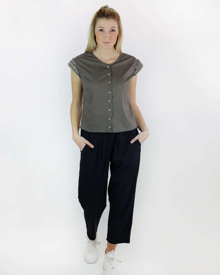 Kurzarm Bluse aus Baumwolle, mit Froschgoscherl-Ärmel, nougatfarben_03