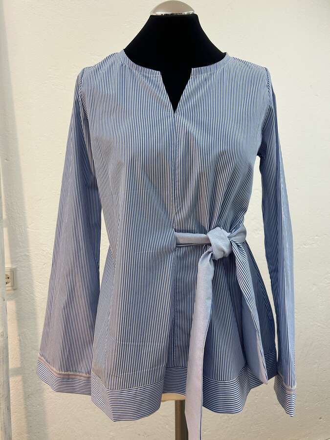 Gestreifte Baumwollbluse mit Bindegürtel bl_04