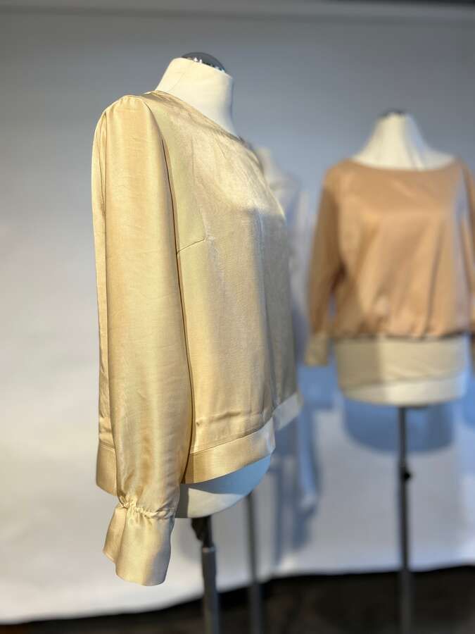 Seidenbluse in gold_02