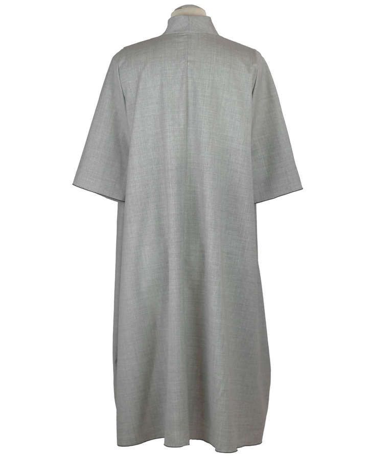 Kleid aus feiner Wolle mit V-Ausschnitt_02