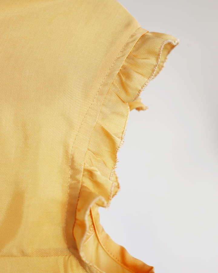 Bluse / Dirndlbluse mit Rüschen, hochgeschlossen, sonnengelb_03