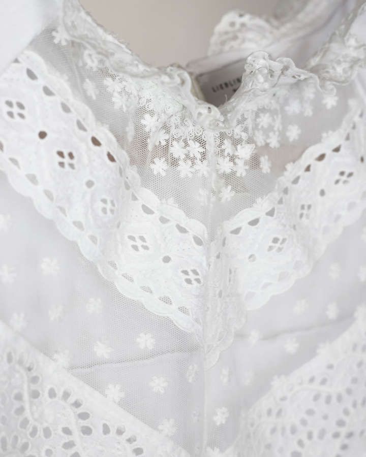 Bluse, Dirndlbluse Vintage-Spitze/Baumwolle mit Rüschen, hochgeschlossen, weiß_02
