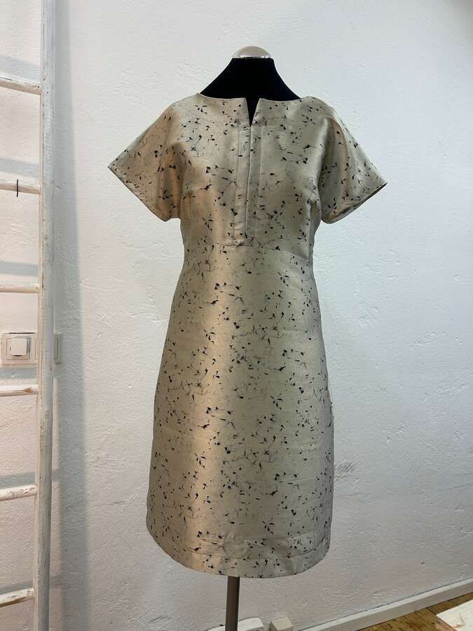 Kleid Jaquard goldbraun_01